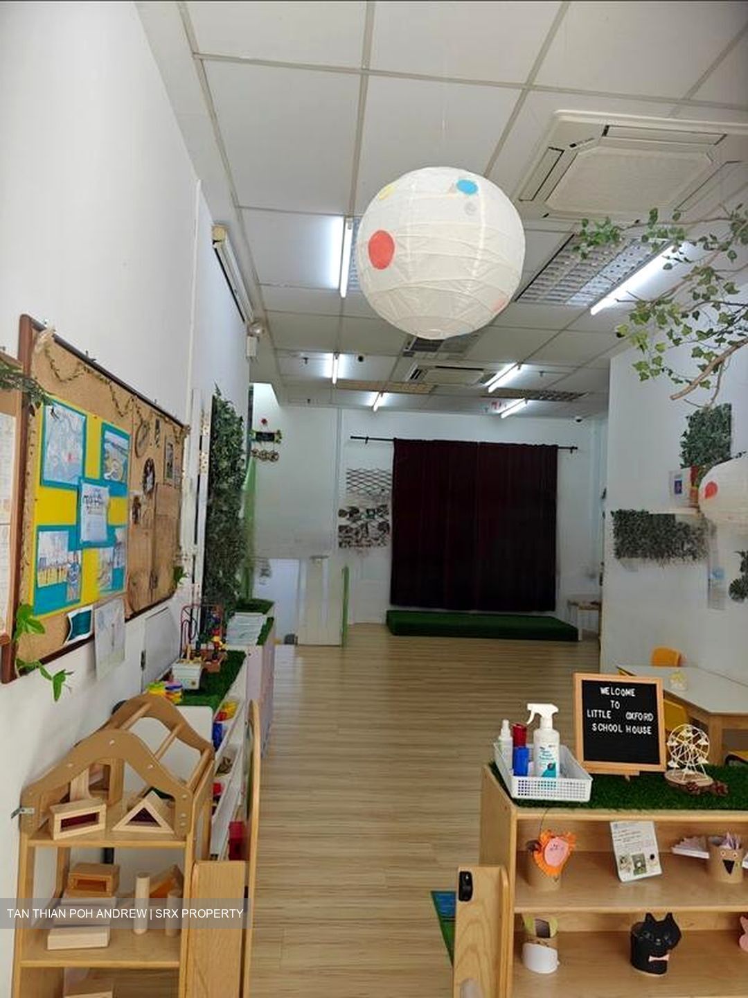 Jalan Senyum (D14), Retail #483258601
